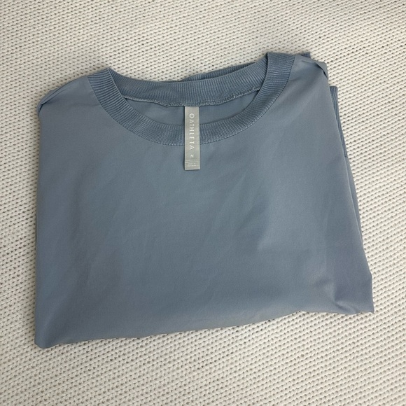 Athleta Ice Blue Zephyr Crop Tee Size M - Picture 3 of 13